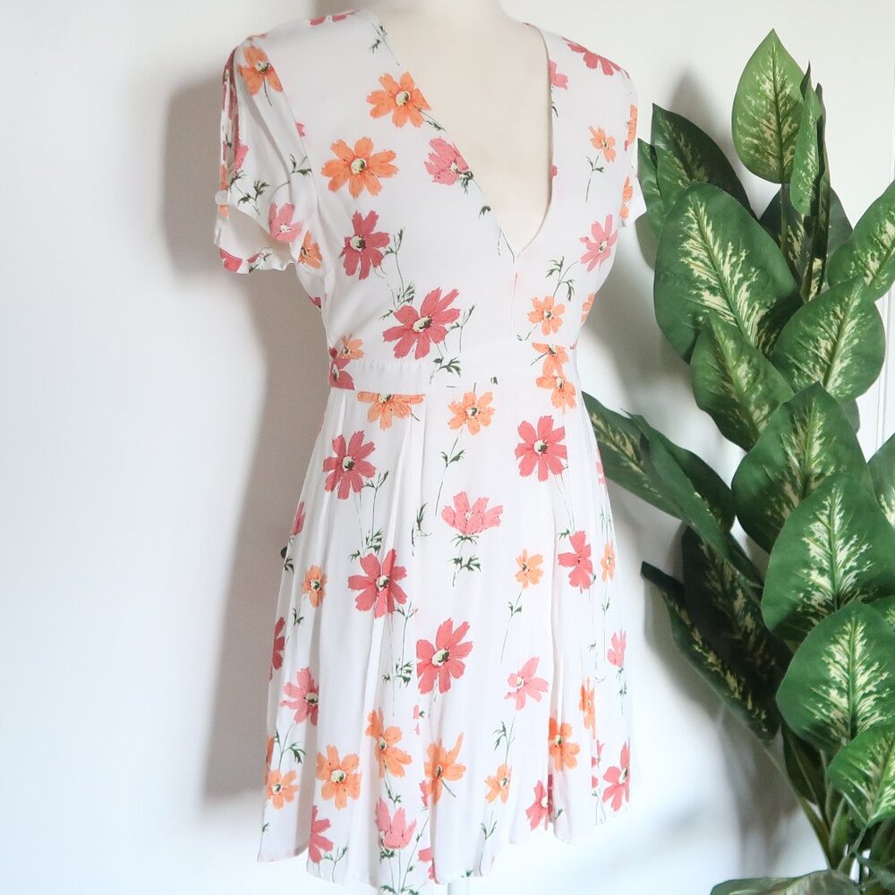 Privacy Please White Orange Floral Mini Dress V Neck Short Sleeve Tie Waist S